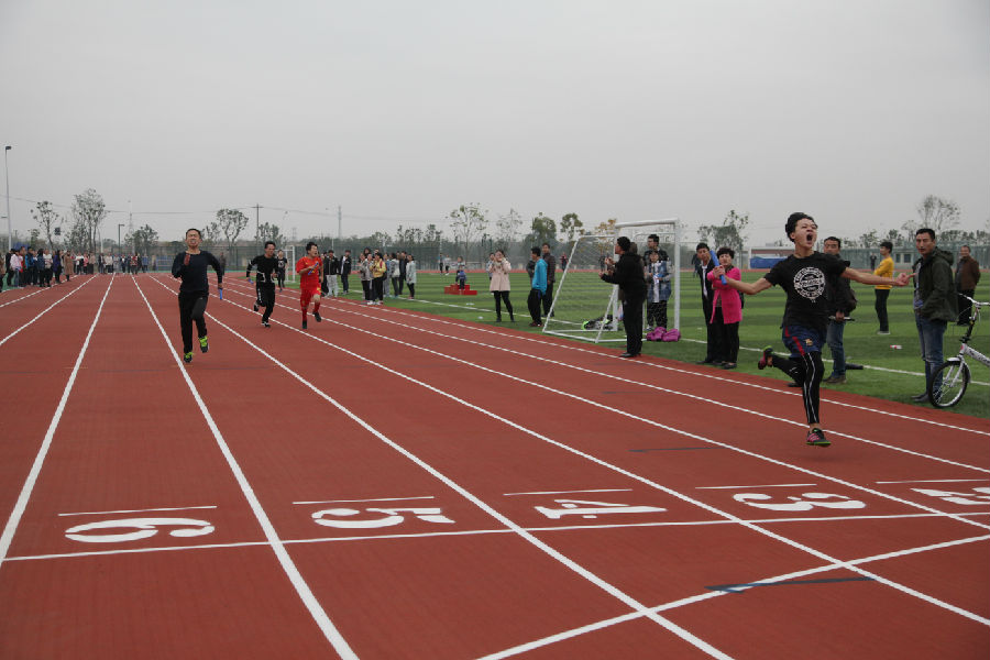 同欣橡膠跑道助力銅陵一中西湖校區(qū)第55屆田徑運(yùn)動(dòng)會(huì)